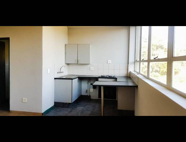 1 BEDROOM APARTMENT FOR SALE IN RICHMOND
